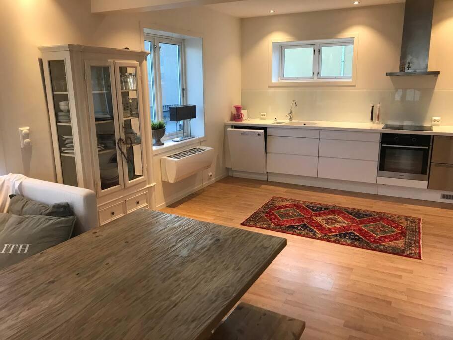 Stort Hus I Porsgrunn Sentrum Med Gangavstand Til "Alt" & Gratis Parkering Til Flere Biler Kültér fotó