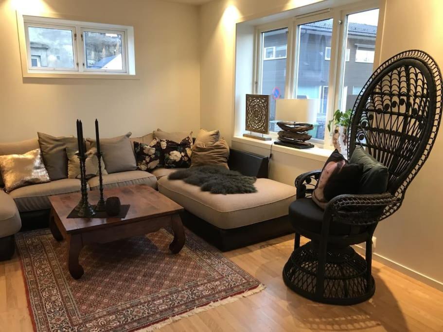 Stort Hus I Porsgrunn Sentrum Med Gangavstand Til "Alt" & Gratis Parkering Til Flere Biler Kültér fotó