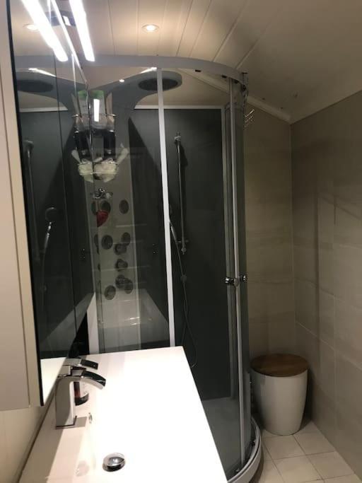 Stort Hus I Porsgrunn Sentrum Med Gangavstand Til "Alt" & Gratis Parkering Til Flere Biler Kültér fotó